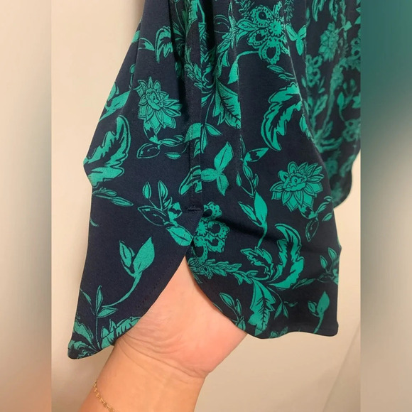 Banana Republic Sleeveless Blouse - Picture 3 of 6